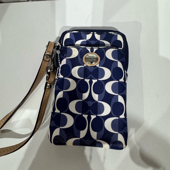 Coach vertical wristlet - Picture 2 of 7